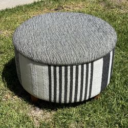 Round storage ottoman  