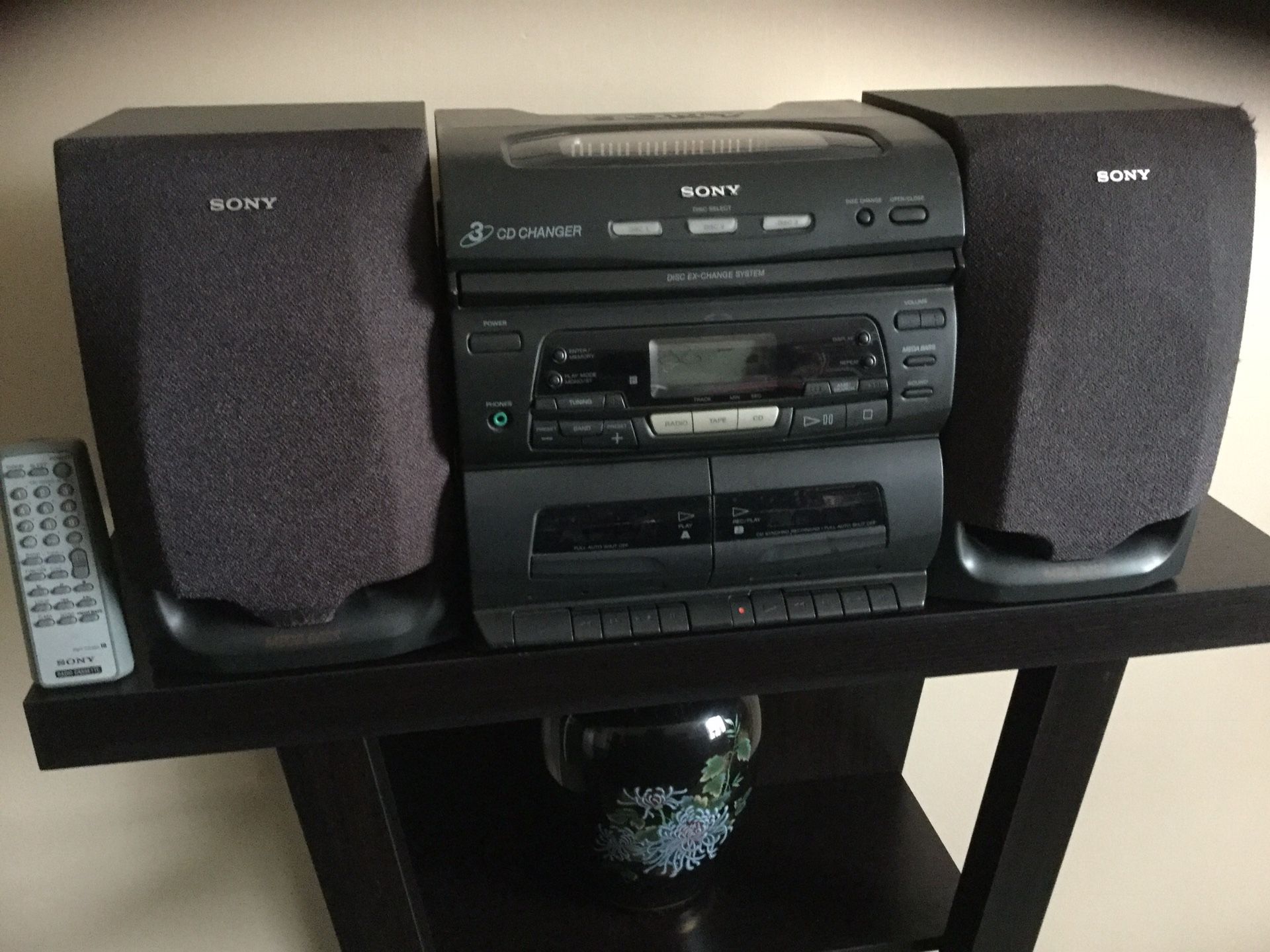 SONY CFD-646 Boombox 3 CD Changer, Cassette and AM/FM Radio