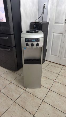 GE. Water dispenser