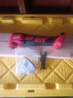 Milwaukee Cordless Oscillating Multi-Tool with Accessories