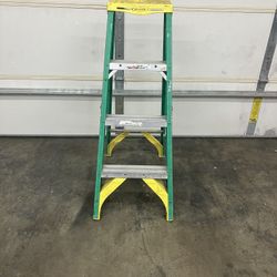 Werner 4’ Fiberglass Stepladder 
