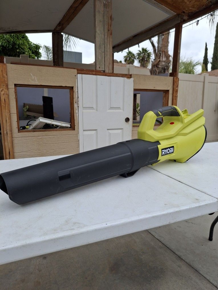 Ryobi 40V 550 CFM Leaf Blower (tool only)