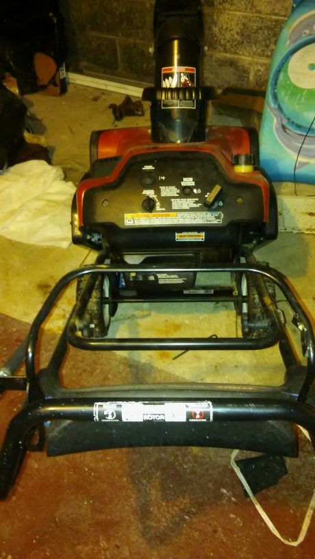 TORO 24IN 141CC MOTOR SNOW BLOWER