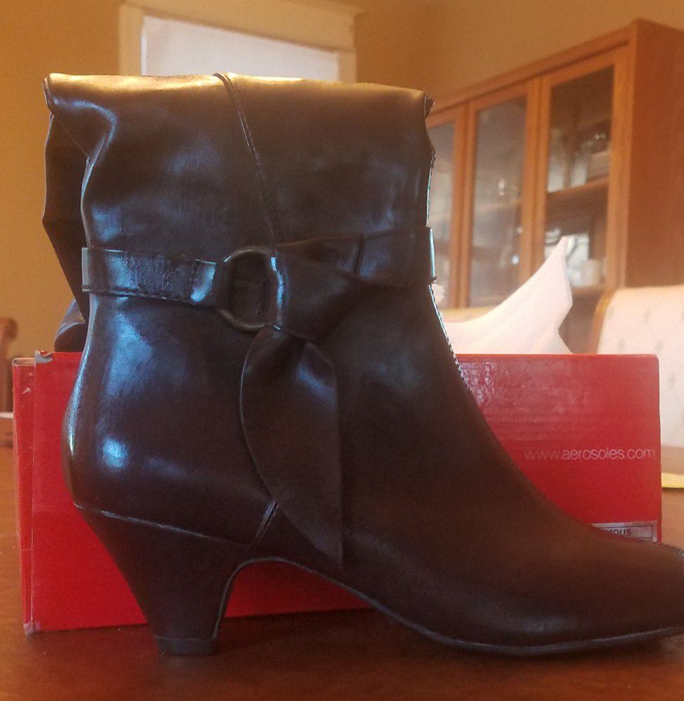 boots wide calf size 8 NWT