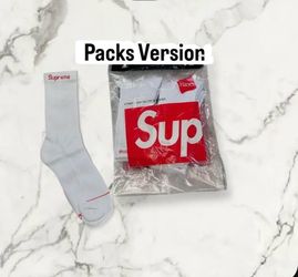 Supreme white 4 pair of socks Comes with everything I do deliveries with a fee or you come to me I do offers somtimes🤗