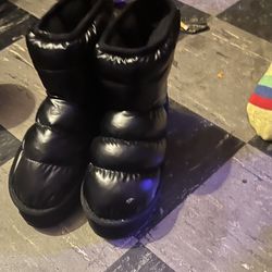 shoes snow or lounge better