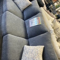 Lovely Sleeper Sofa 💛🎉 Easy Financing Options 🧡🤗 Free Delivery 📦 