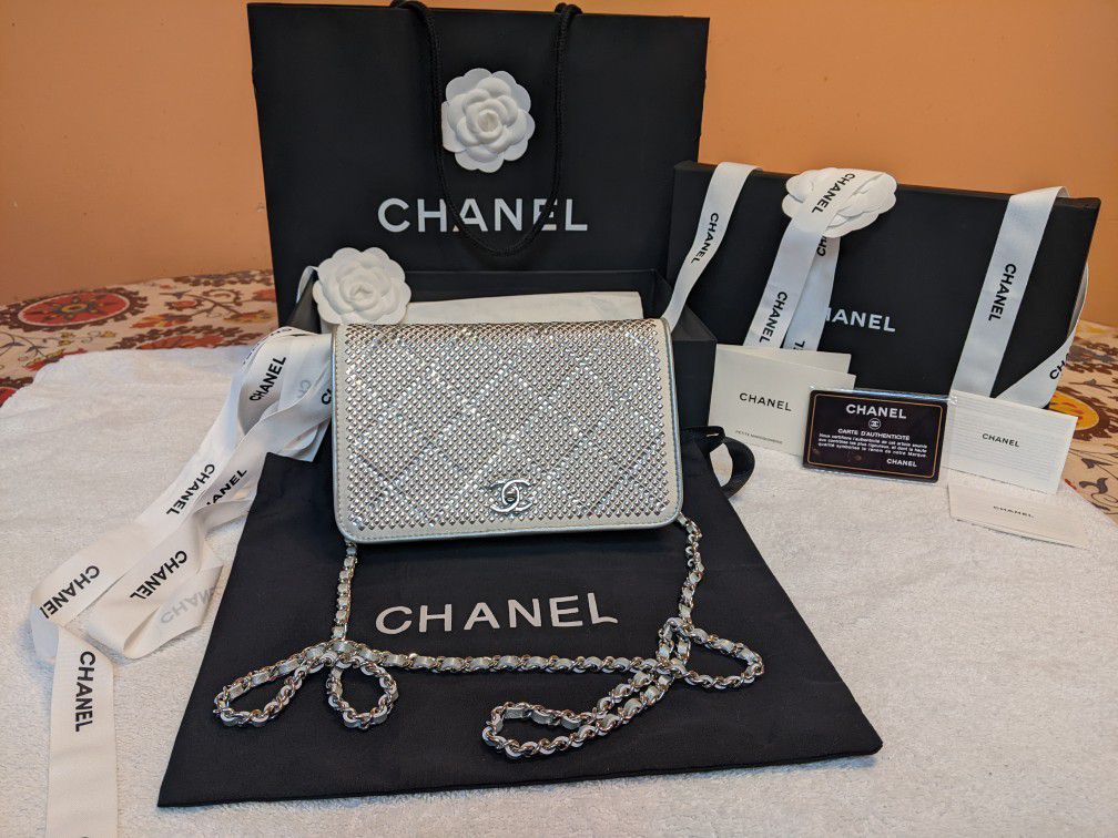 Chanel Petite Maroquinerie Bag Pre-owned for Sale in Lindenhurst, NY -  OfferUp