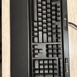 Gaming Corsair keyboard and mouse 
