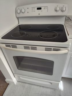 VENTAS DE ESTUFAS BLANCAS Y STAINLESS STEEL, OFRECEMOS DELIVERY,VENTAS DE PIEZAS, PARTES O REPUESTOS PARA ESTOS EQUIPOS