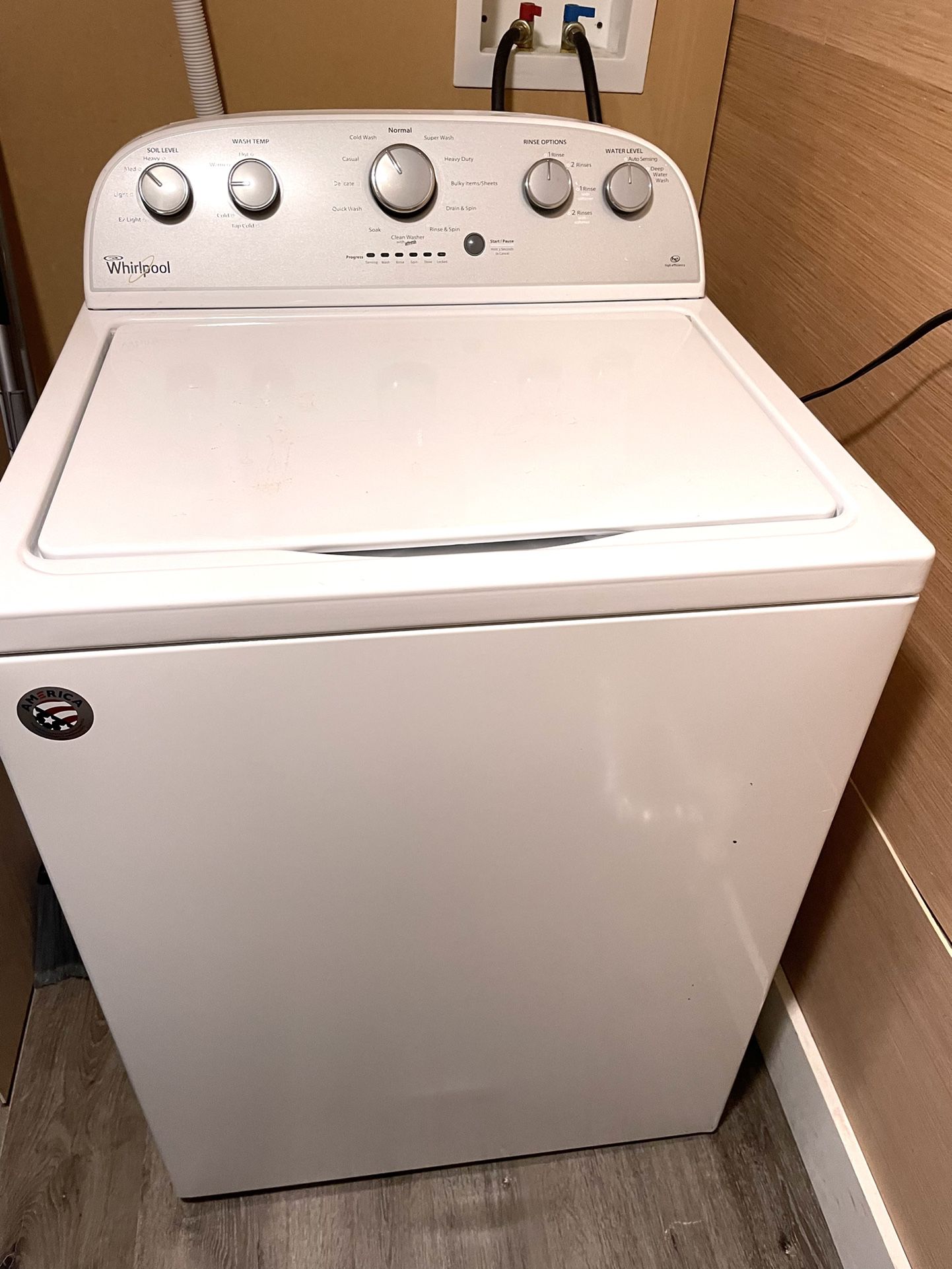 Excellent working condition Whirlpool (Like New!) 