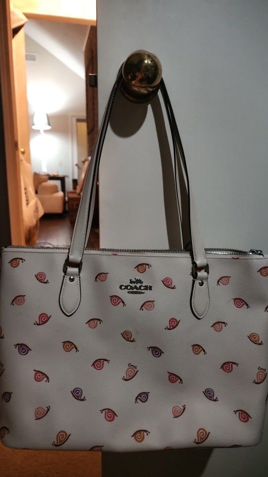 Authentic New Coach Tote (Zips)
