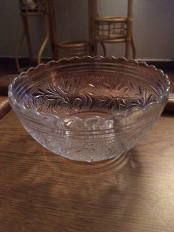 Vintage patterned crystal glass decorative bowl