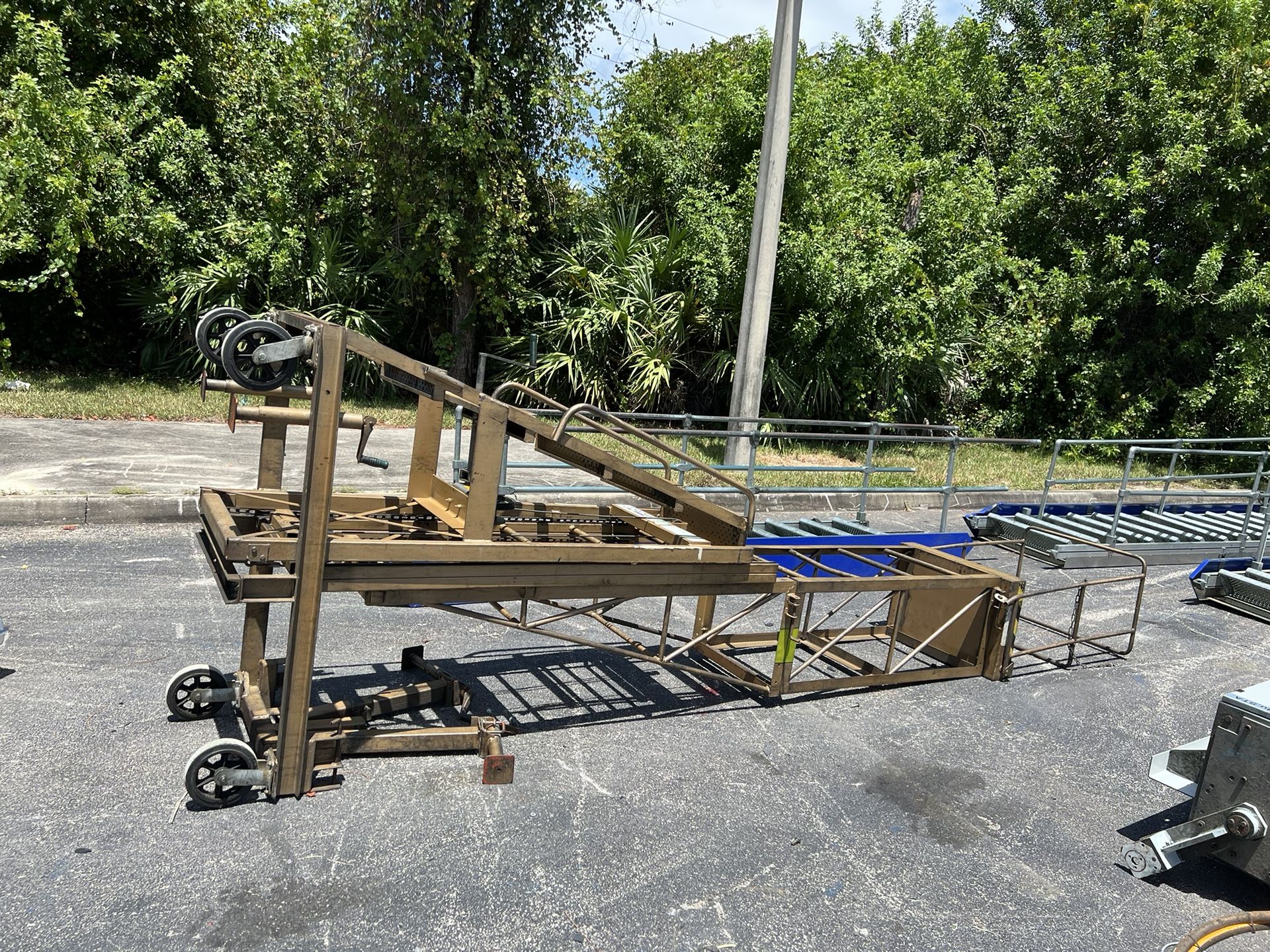 27’ EZ-RIZER Elevating Lift Platform