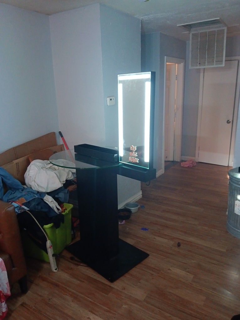 Glass Makeup Table With Light Up Mirror for Sale in Dallas, TX OfferUp