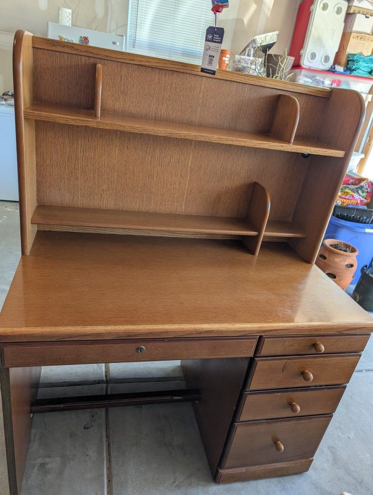 Desk With Hutch