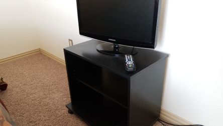 23" Samsung HDTV With Remote & TV Stand