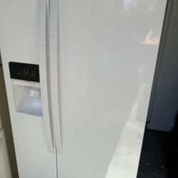 EXTRA CLEAN WHIRLPOOL DOUBLE DOOR REFRIGERATOR 