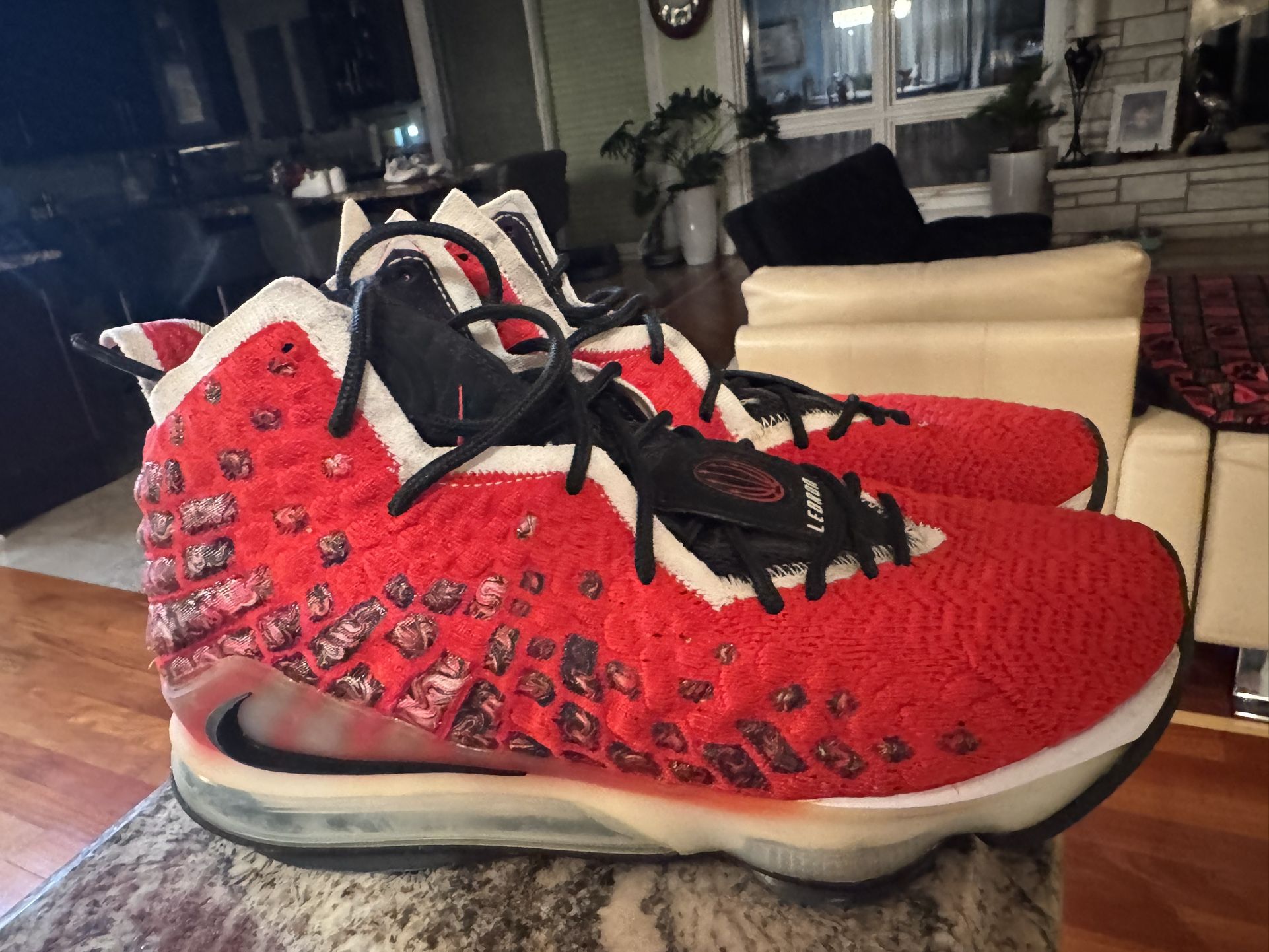 Nike LeBron 17 Size Men’s 9