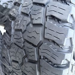 35x12.5r17LT Mickey Thomson