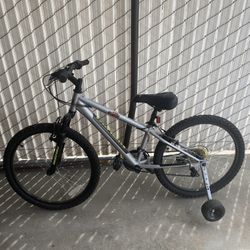 Nishiki Pueblo 24 mountain bike youth