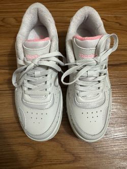 CLOSET CLEAN OUT: Reebok Sneakers