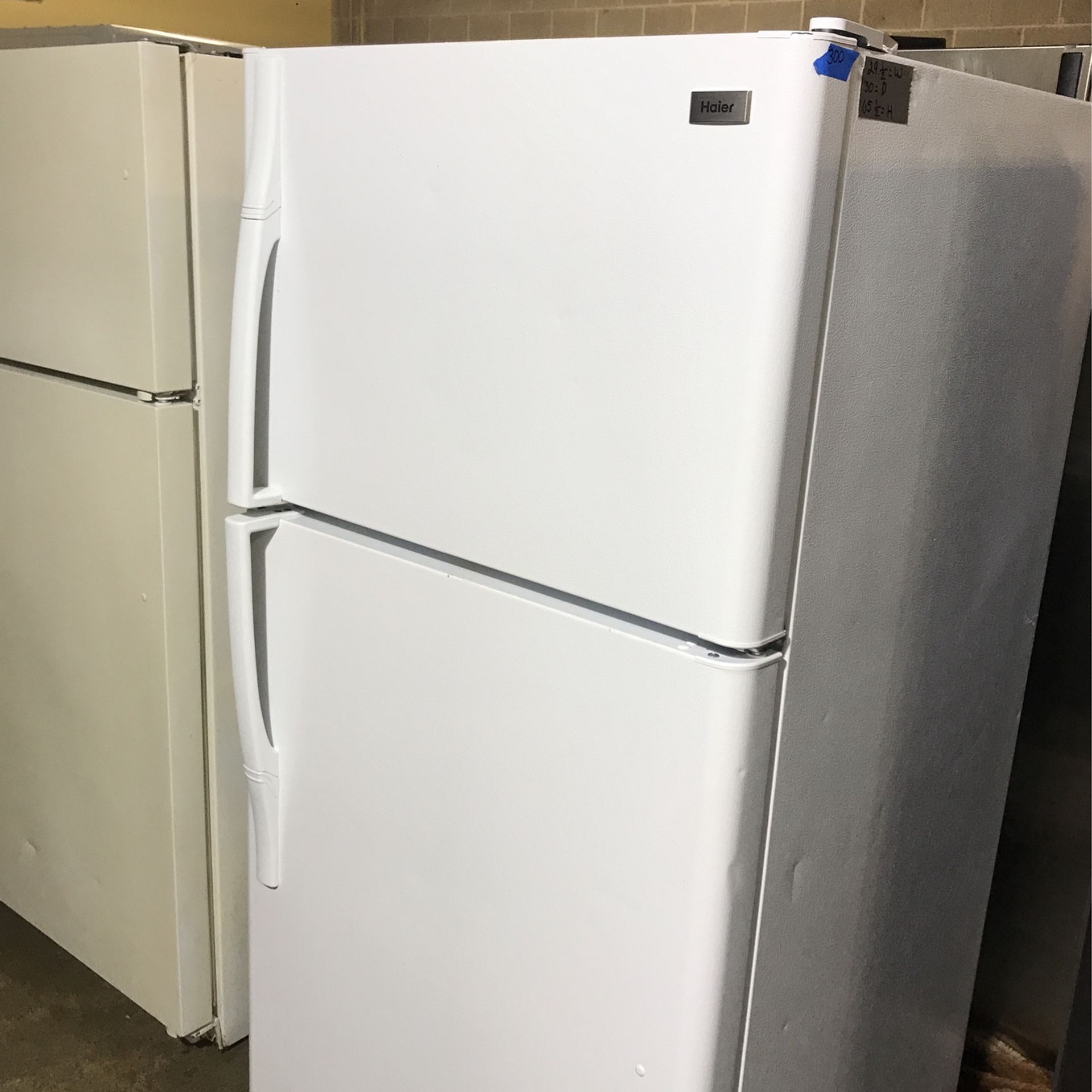 HAIER White Refrigerator Top Freezer.