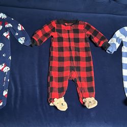 5 Fleece Baby Pajamas/outfits Size 3 Months