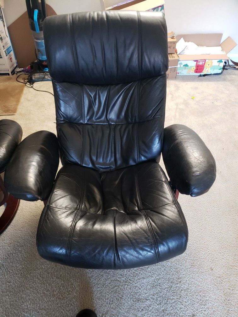 2 Recline Chairs, /office Chairs