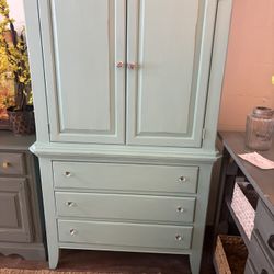 CUTE BLUE ARMOIRE AT PICKY PINCHERS 5280 SEMINOLE BLVD ST PETE OPEN NOON TO 4 Pm