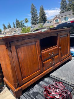 Entertainment center