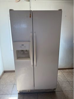 White refrigerator 25cu