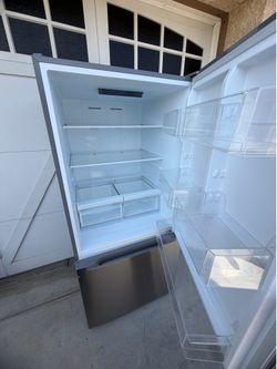 Vissani 18.7 Cu. Ft. Bottom Freezer Refrigerator – Stainless Steel – Like New