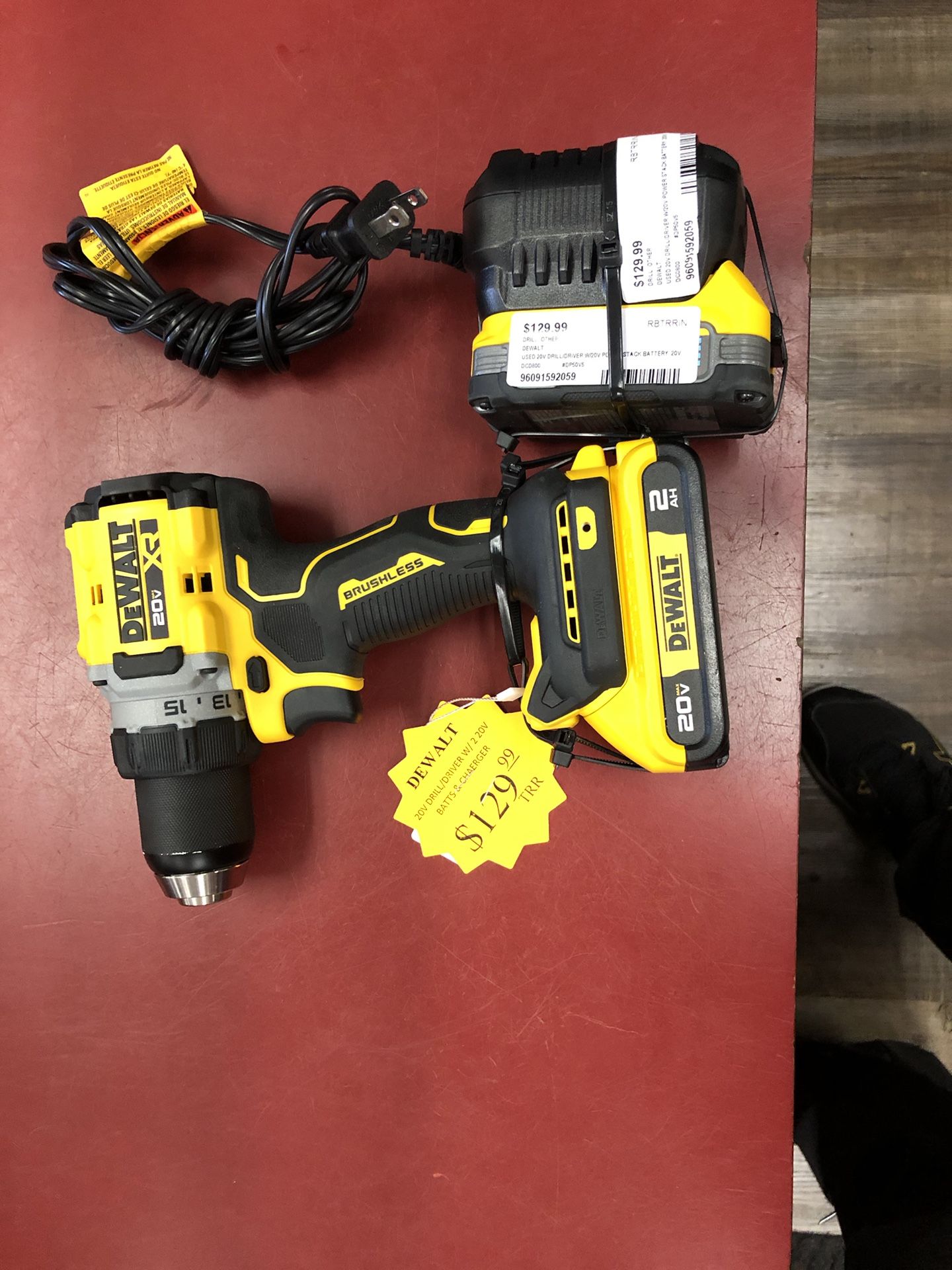 9609 Dewalt 20v Hammer Drill With 2 Batteries And Charger 1592059