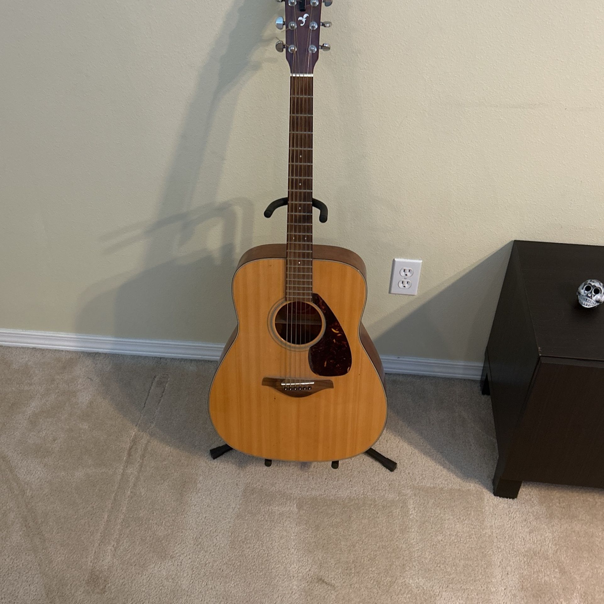 Yamaha FG 700S Acoustic Guitar