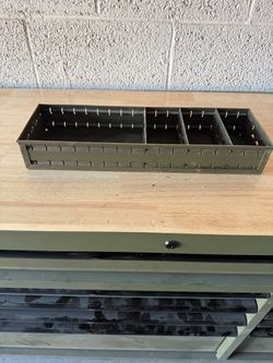 5 Metal organizer tray: