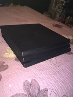 Complete PS4 with 1 remote ,and 5 great games Includes 1TB HD, all wiring, HDMI cable Everything works perfectly fine like new Dont use it. It’s ju