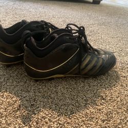 Adidas Size 9 1/2 Baseball Cleats