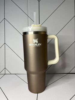 Stanley 40 oz. Quencher H2.0 FlowState Tumbler FOG and charcoal for Sale in  Medford, MA - OfferUp