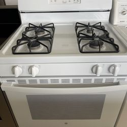White G.E Gas Stove In Excellent Condition 