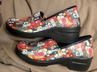 Easy Street Laurie Dog Print Shoes Womens Size 10 Wide Slip Resistant Clog