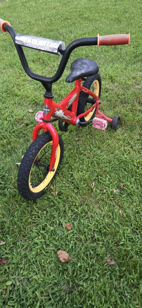 Huffy Bike Size 14 With Training Wheels