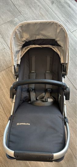 Uppababy second seat with upper and lower adapters