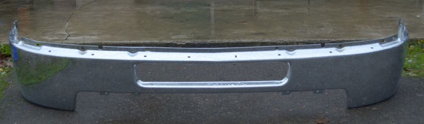USED AFTERMARKET REF#M161 || 2011-2014 CHEVROLET SILVERADO 2500HD/3500HD || FRONT METAL BUMPER COVER ONLY