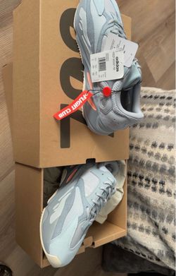 2 Pair of Yeezys size 11 brand new never worn