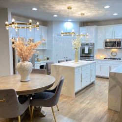 2 - (6) Light Dimmable LED Wagon Wheel Chandelier (Se habla español)