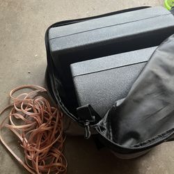 Two very nice speakers like new and in this bag for a few years thought I would sell them. I won’t use them. Come check them out.