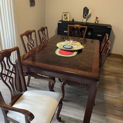 Chippendale Dining Room Set 