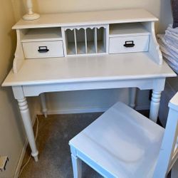 Small White Desk With Chair Excellent!