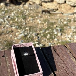 VVS1 Moissanite Engagement Ring